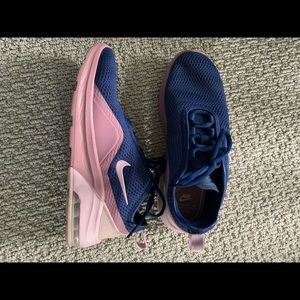 womens nike airmax sneakers size 9